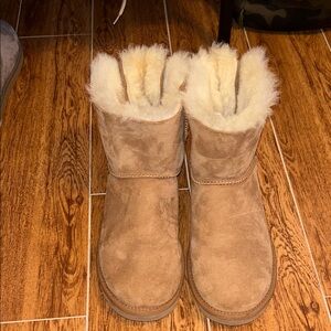 UGG Short Boots with Bows on the back